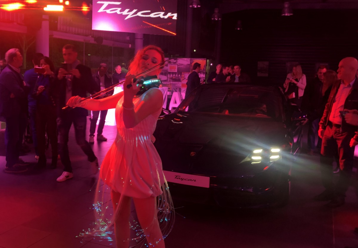 LE VIOLON ELECTRIQUE POUR LE LANCEMENT PORSCHE MARSEILLE