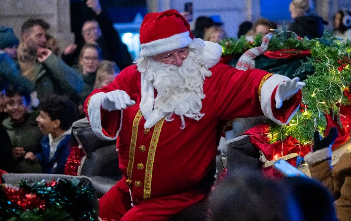 AVIGNON - LA GRANDE PARADE DU 6 DÉCEMBRE